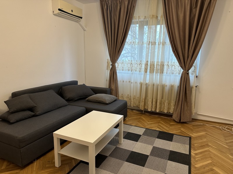 3 camere decomandat foarte spatios, Bd 1Mai, etaj2, stradal, centrala termica