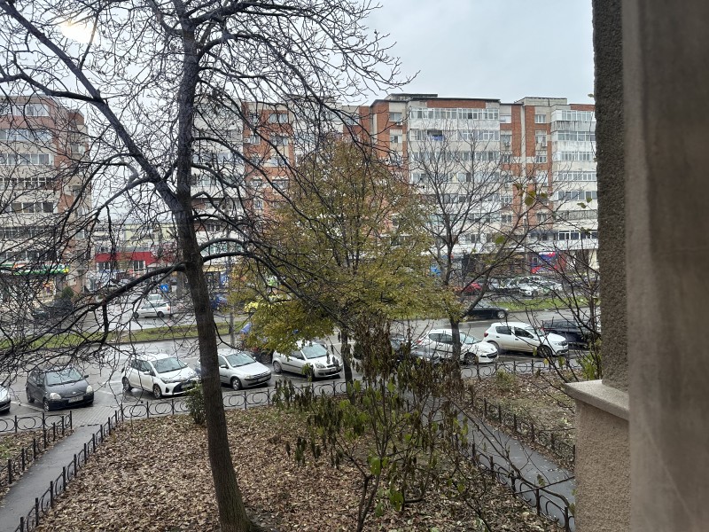 3 camere decomandat foarte spatios, Bd 1Mai, etaj2, stradal, centrala termica