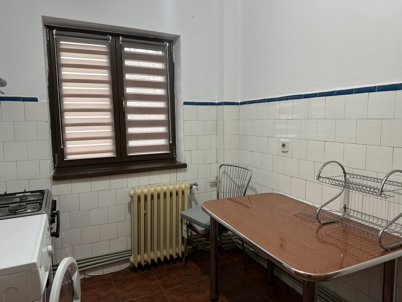 3 camere decomandat foarte spatios, Bd 1Mai, etaj2, stradal, centrala termica