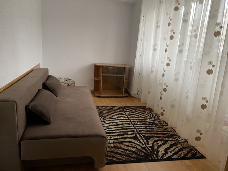 3 camere decomandate, 68mp utili, Centru- Universitate- Piata Centrala, etaj 1/8, centrala termica