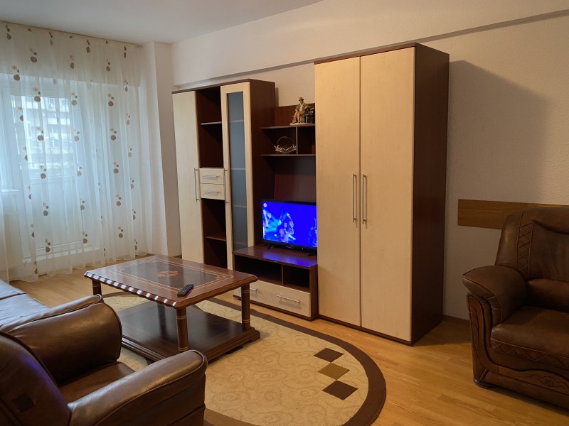 3 camere decomandate, 68mp utili, Centru- Universitate- Piata Centrala, etaj 1/8, centrala termica