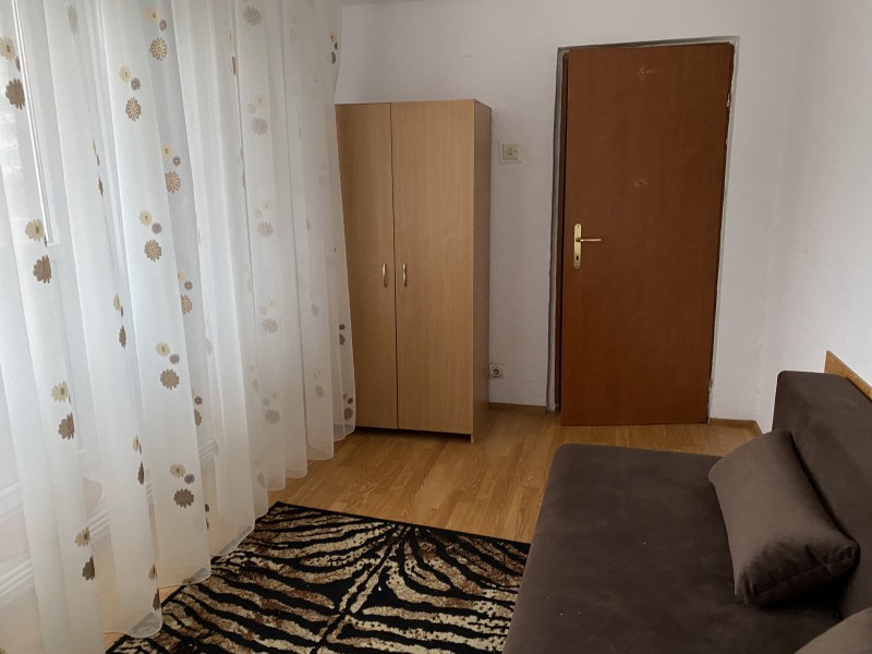 3 camere decomandate, 68mp utili, Centru- Universitate- Piata Centrala, etaj 1/8, centrala termica