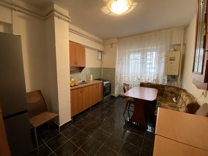 3 camere decomandate, 68mp utili, Centru- Universitate- Piata Centrala, etaj 1/8, centrala termica