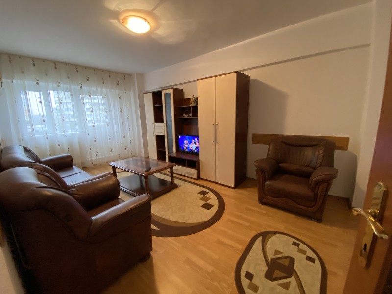 3 camere decomandate, 68mp utili, Centru- Universitate- Piata Centrala, etaj 1/8, centrala termica