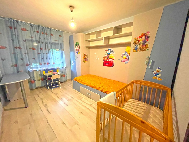 3 camere decomandate, 80mp,vis-a-vis Regia de Apa, LIdL Brestei, Peco Mol, parter, lux, centrala termica