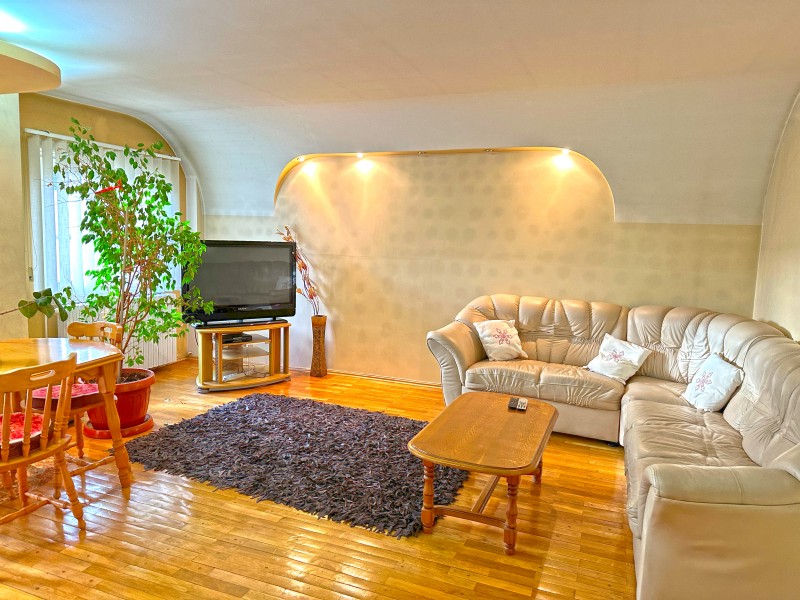 3 camere decomandate, Ciuperca, M-uri, etaj3, centrala termica, aer conditionat, complet mobilat si utilat