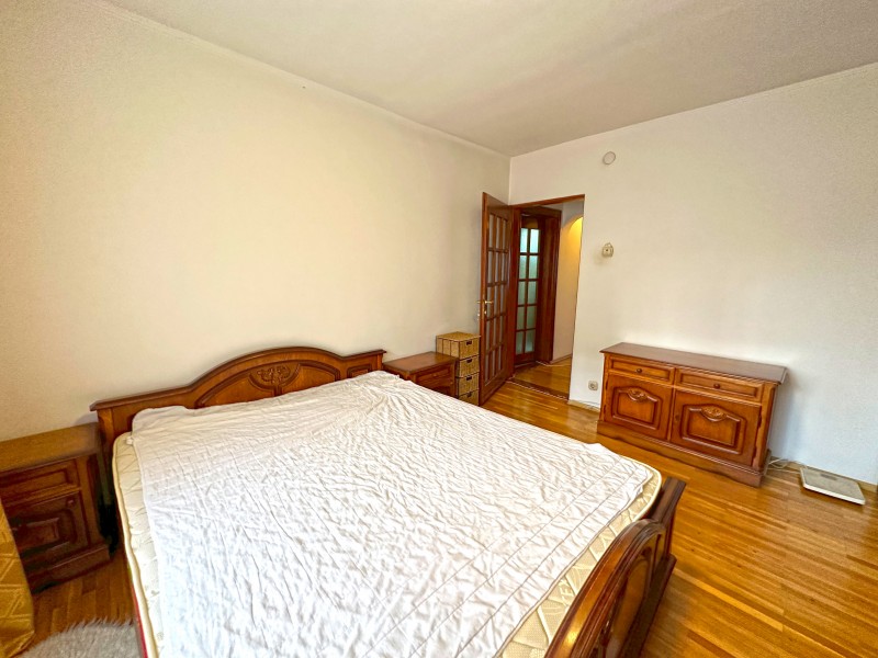 3 camere decomandate, Ciuperca, M-uri, etaj3, centrala termica, aer conditionat, complet mobilat si utilat