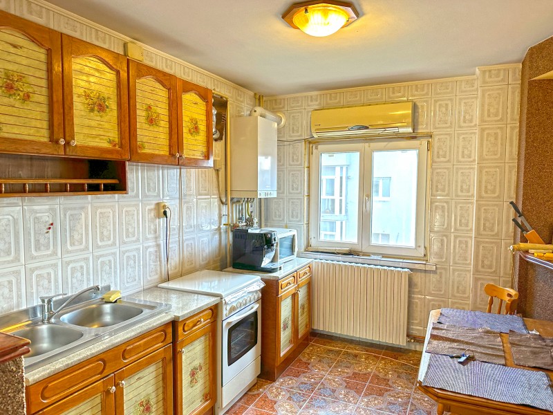 3 camere decomandate, Ciuperca, M-uri, etaj3, centrala termica, aer conditionat, complet mobilat si utilat