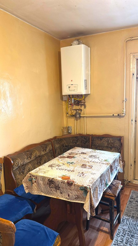 3 camere decomandate, Orizont - Craiovita, etaj 6/10, centrala termica, nerenovat
