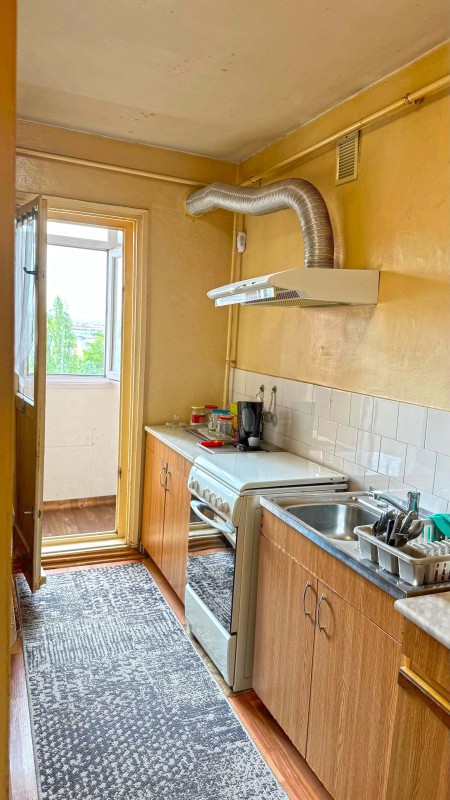 3 camere decomandate, Orizont - Craiovita, etaj 6/10, centrala termica, nerenovat