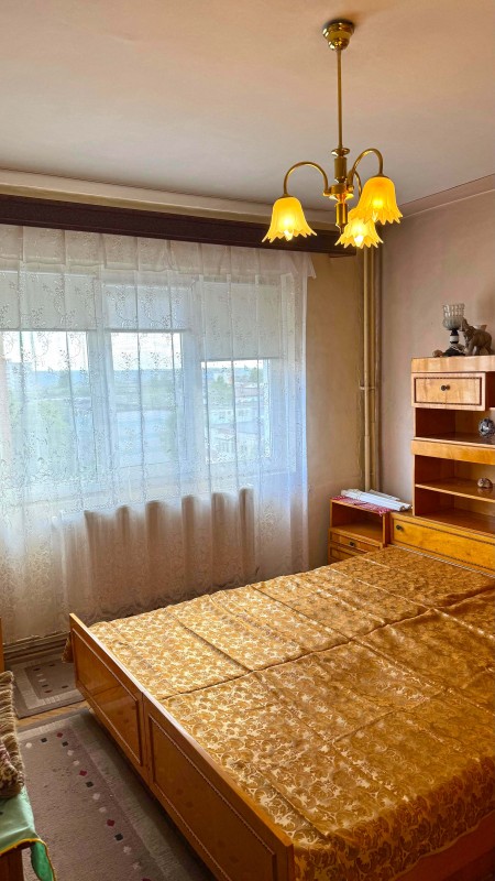 3 camere decomandate, Orizont - Craiovita, etaj 6/10, centrala termica, nerenovat