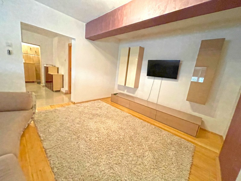 3 camere decomandate, etaj 5 din 8, centrala termica, Ramada, vis a vis de Teatru National