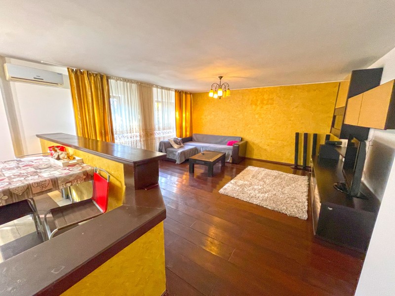 3 camere decomandate, parter 1 Mai, zona spatele fabricii de Confectii - Targ, K-uri