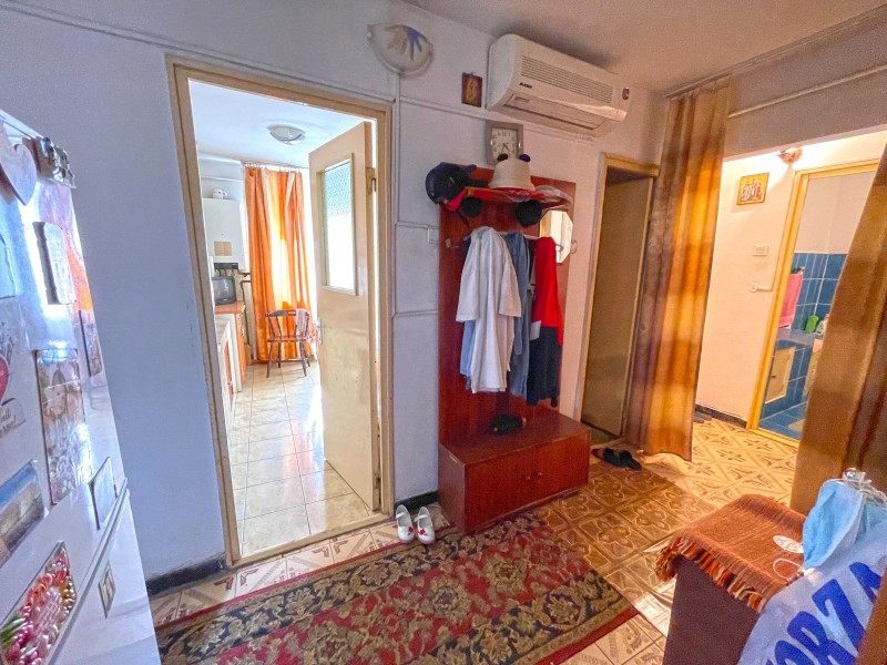 3 camere decomandate, peste 70 mp utili, 1Mai, etaj 4, centrala termica