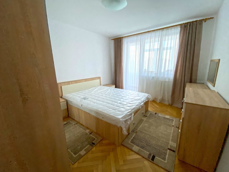 3 camere decomandate etaj3, modern si curat, Calea Bucuresti, Facultatea de Mecanica ( Facultatea de Drept)