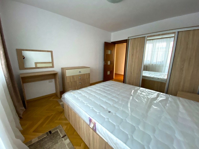 3 camere decomandate etaj3, modern si curat, Calea Bucuresti, Facultatea de Mecanica ( Facultatea de Drept)