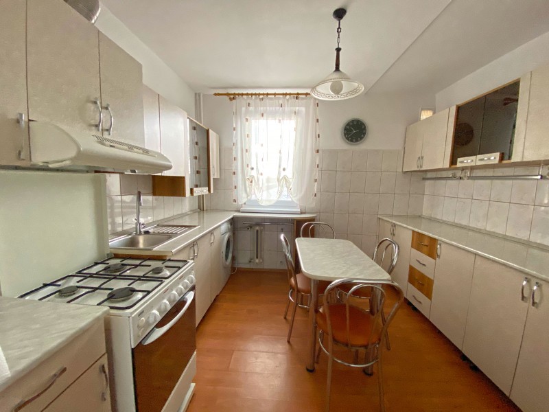 3 camere decomandate etaj3, modern si curat, Calea Bucuresti, Facultatea de Mecanica ( Facultatea de Drept)
