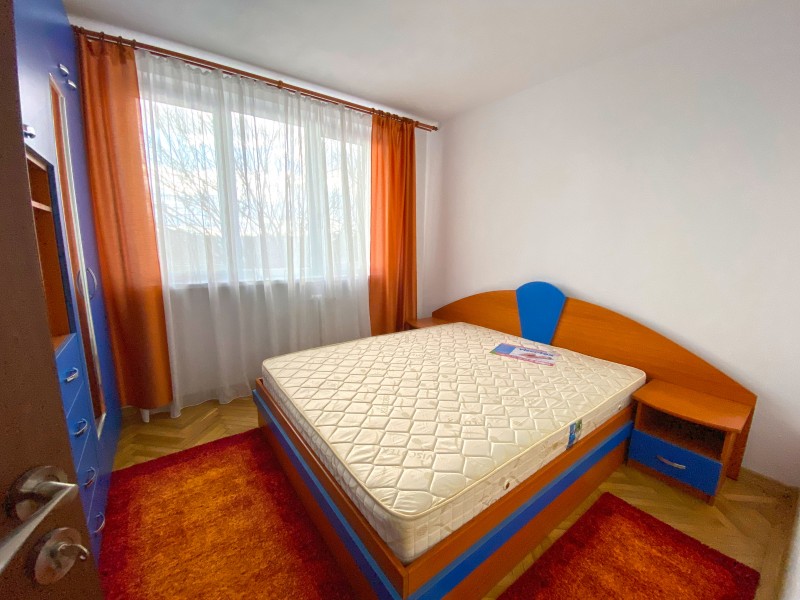 3 camere decomandate etaj3, modern si curat, Calea Bucuresti, Facultatea de Mecanica ( Facultatea de Drept)