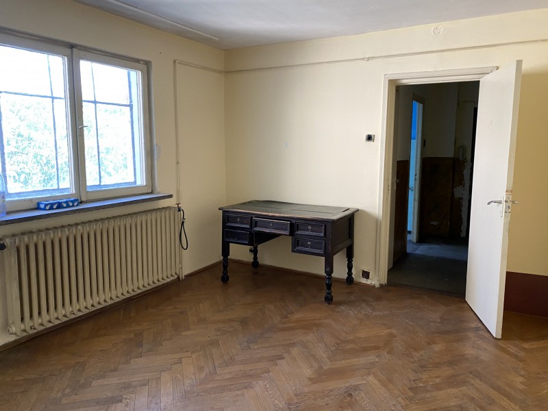 3 camere decomandate foarte spatios Piata Centrala, Calea Bucuresti, nemobilat