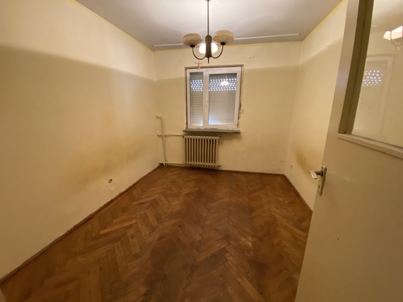 3 camere decomandate foarte spatios Piata Centrala, Calea Bucuresti, nemobilat