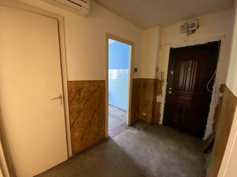 3 camere decomandate foarte spatios Piata Centrala, Calea Bucuresti, nemobilat