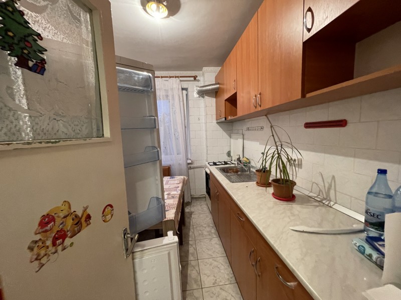 3 camere semi, Brazda lui Novac, etaj3, Complet Vechi - in spatele Valentino