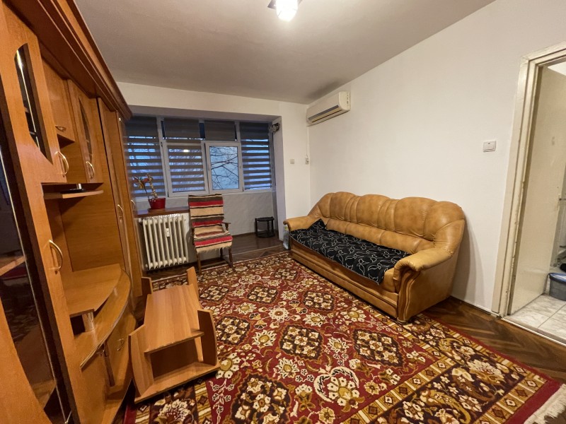 3 camere semi, Brazda lui Novac, etaj3, Complet Vechi - in spatele Valentino