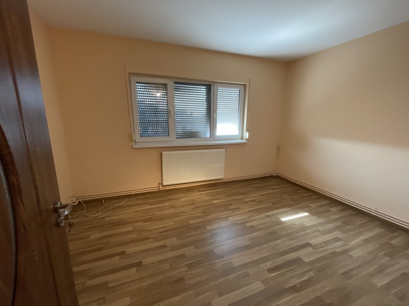 3 camere semidecomandate, Calea Bucuresti - Petre Ispirescu et4, centrala termica proprie