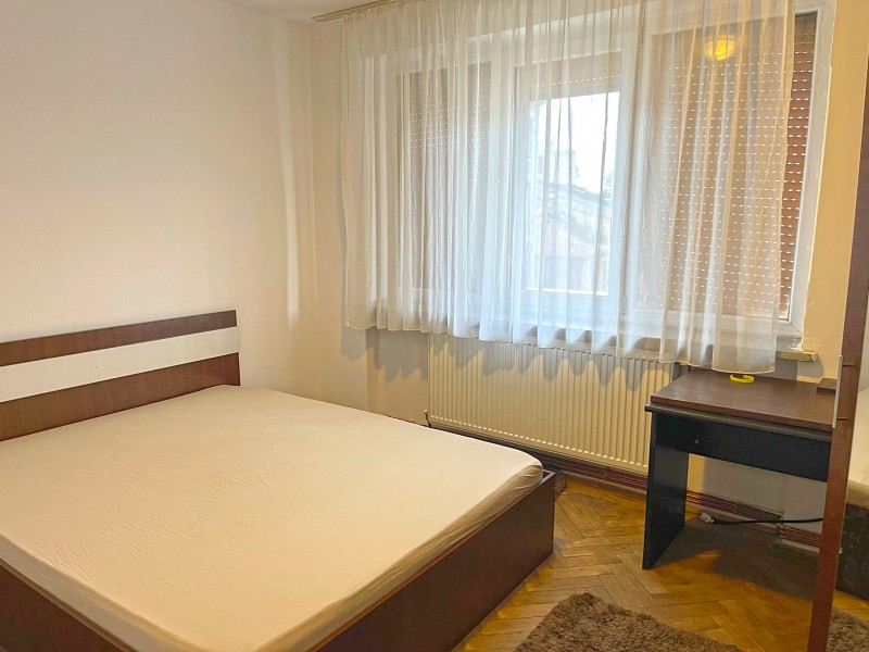 3 camere semidecomandate, Ultracentral - Primarie - English Parc, zona pietonala, etaj 2