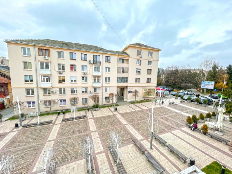 3 camere semidecomandate, Ultracentral - Primarie - English Parc, zona pietonala, etaj 2