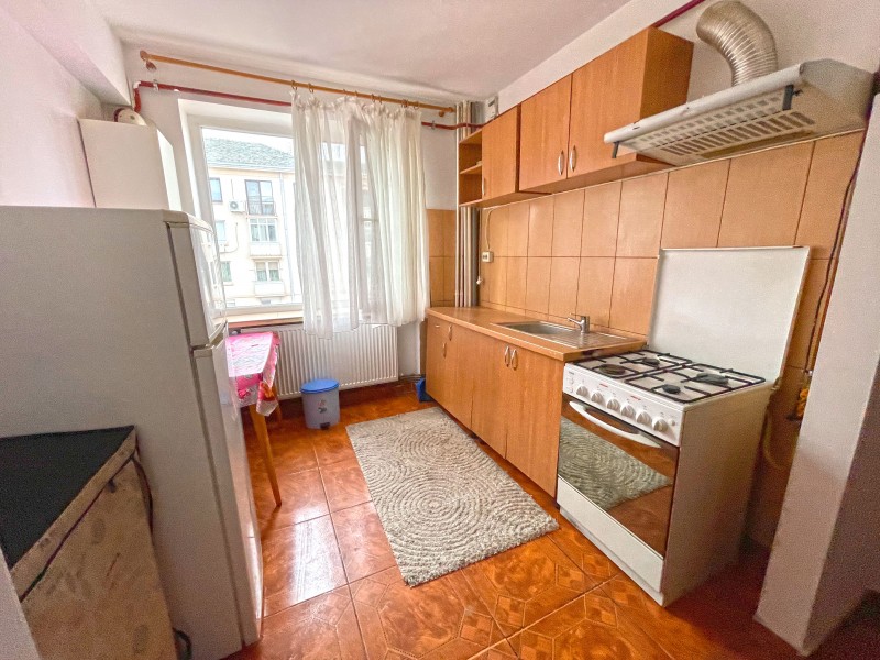 3 camere semidecomandate, Ultracentral - Primarie - English Parc, zona pietonala, etaj 2