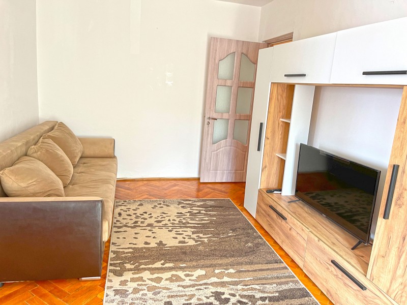 3 camere semidecomandate, Valea Rosie, Restaurant Dacia- Rompetrol, etaj1