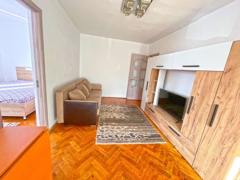3 camere semidecomandate, Valea Rosie, Restaurant Dacia- Rompetrol, etaj1