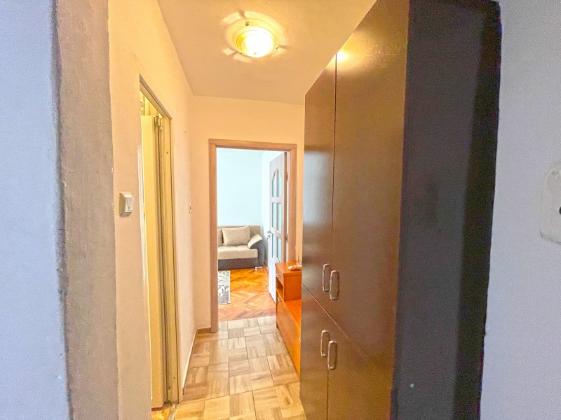 3 camere semidecomandate, Valea Rosie, Restaurant Dacia- Rompetrol, etaj1