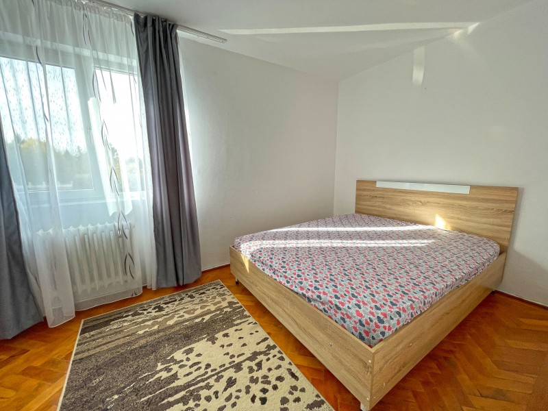 3 camere semidecomandate, Valea Rosie, Restaurant Dacia- Rompetrol, etaj1