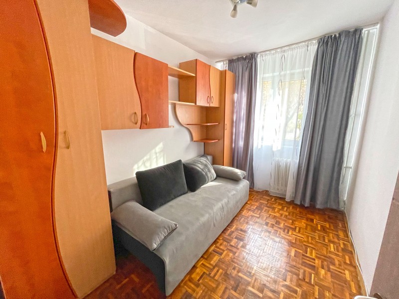 3 camere semidecomandate, Valea Rosie, Restaurant Dacia- Rompetrol, etaj1