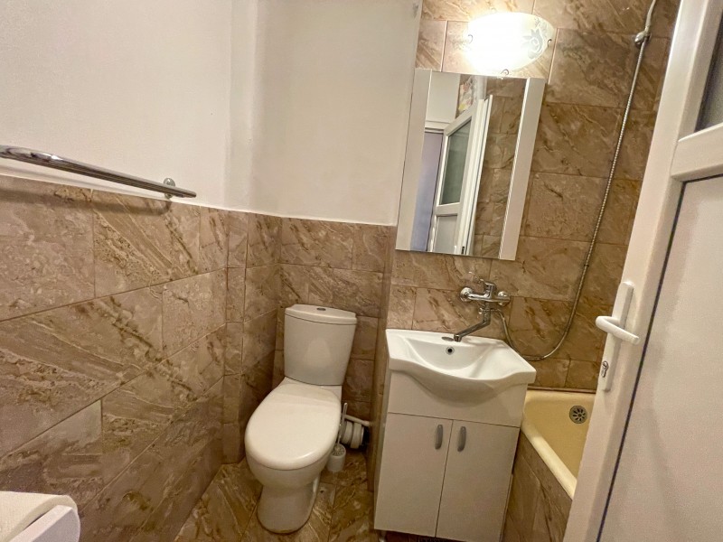 3 camere semidecomandate, Valea Rosie, Restaurant Dacia- Rompetrol, etaj1