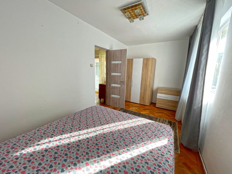 3 camere semidecomandate, Valea Rosie, Restaurant Dacia- Rompetrol, etaj1