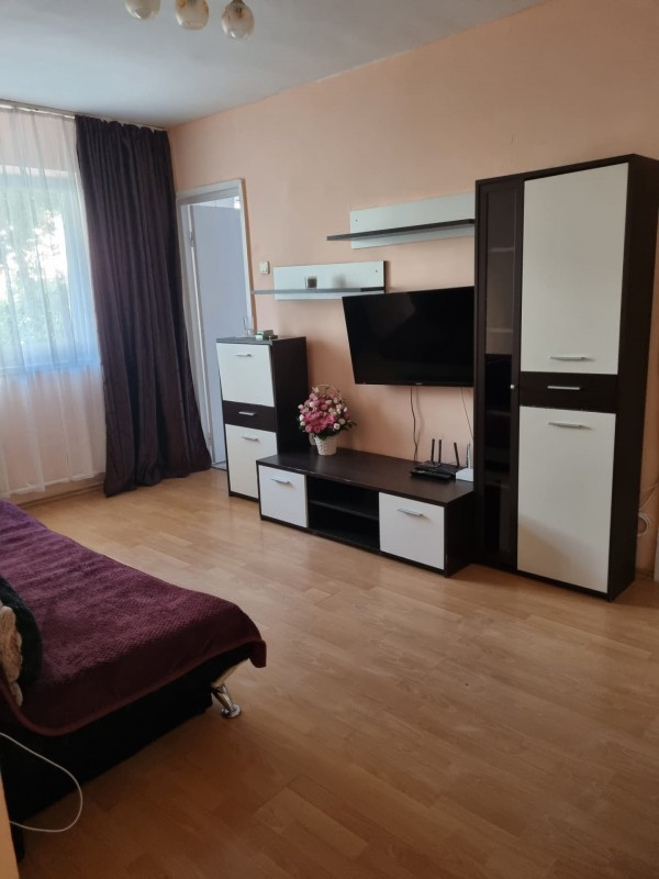 3 camere semidecomandate, parter, Craiovita, Racheta, curat