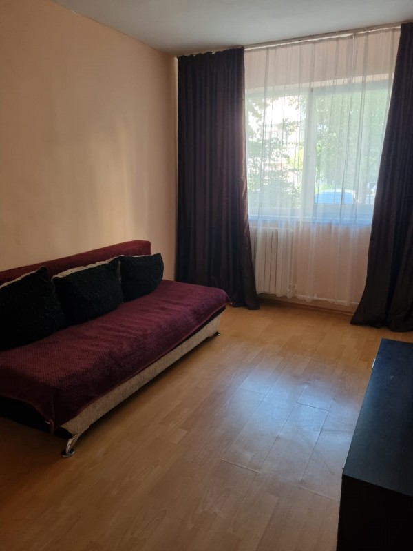 3 camere semidecomandate, parter, Craiovita, Racheta, curat
