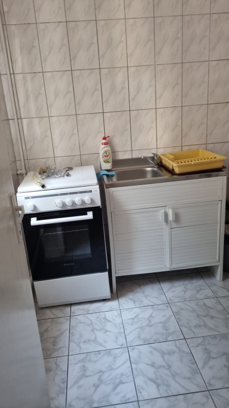 3 camere semidecomandate, parter, Craiovita, Racheta, curat