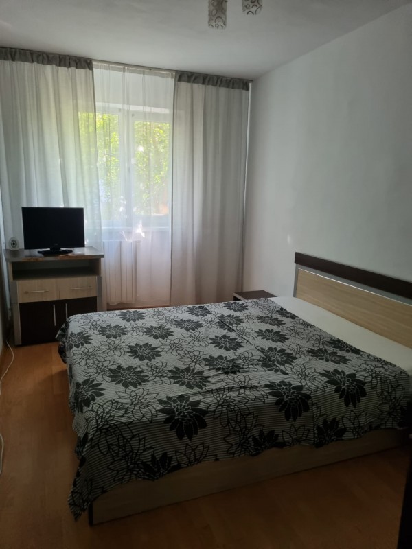 3 camere semidecomandate, parter, Craiovita, Racheta, curat