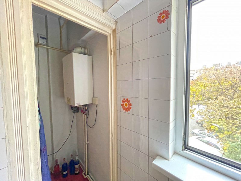3 camere spatioase, mobilate si utilate complet, etaj1, Ultracentral - Mercur Mall, Asirom, centrala termica proprie