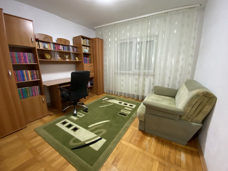 4 camere decomandate, 88mp utili, Craiovita Noua, vis a vis de Penny Market, centrala termica, separatie apa, f curat