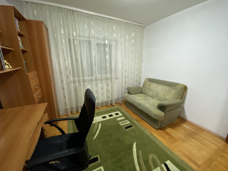 4 camere decomandate, 88mp utili, Craiovita Noua, vis a vis de Penny Market, centrala termica, separatie apa, f curat