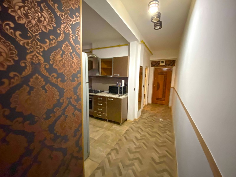 Apartament 2 camere decomandat, mobilat si utilat complet, centrala termica, demisol, intre Ramada si Liceul CFR