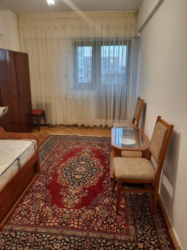 Apartament 2 camere decomandate, etaj 2, zona ultracentrala, Universitate.