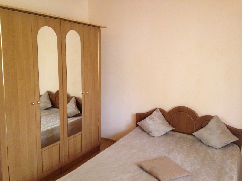 Apartament 2 camere semidecomandat, centrala termica, mobilat, etaj 1/4, Calea Bucuresti, zona Mc'Donalds