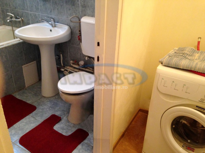 Apartament 2 camere semidecomandat, centrala termica, mobilat, etaj 1/4, Calea Bucuresti, zona Mc'Donalds
