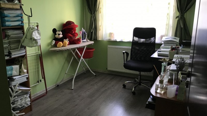 Apartament 3 camere Craiovita, etaj1, renovat